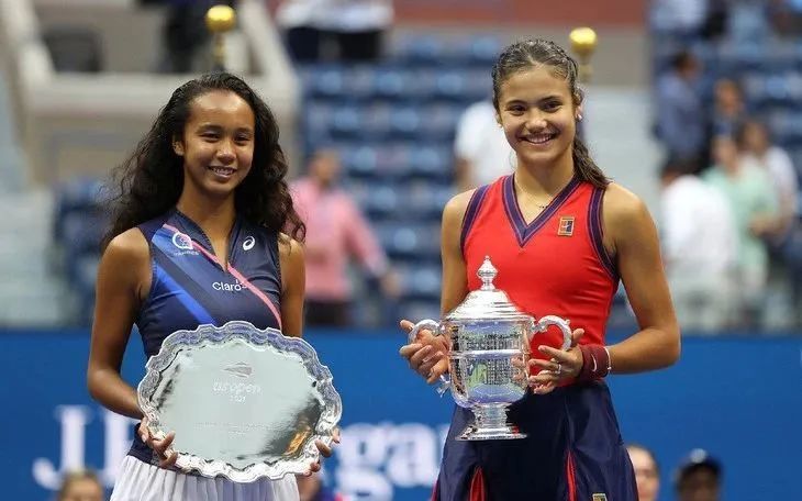 足球生涯及 足球生涯及