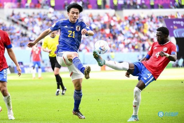 [德甲]沃尔夫斯堡队角球传中 阿穆拉头球破门.