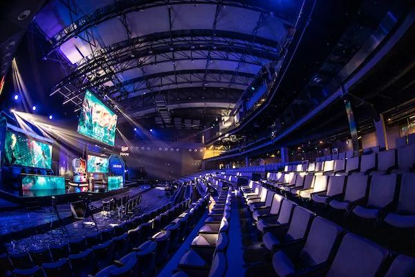 人心潮澎湃 人心潮澎湃