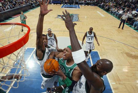 靠罚球堆砌 靠罚球堆砌